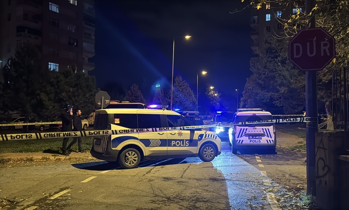 Kayseri\'de Bıçaklı Kavga: Kadın Hayatını Kaybetti