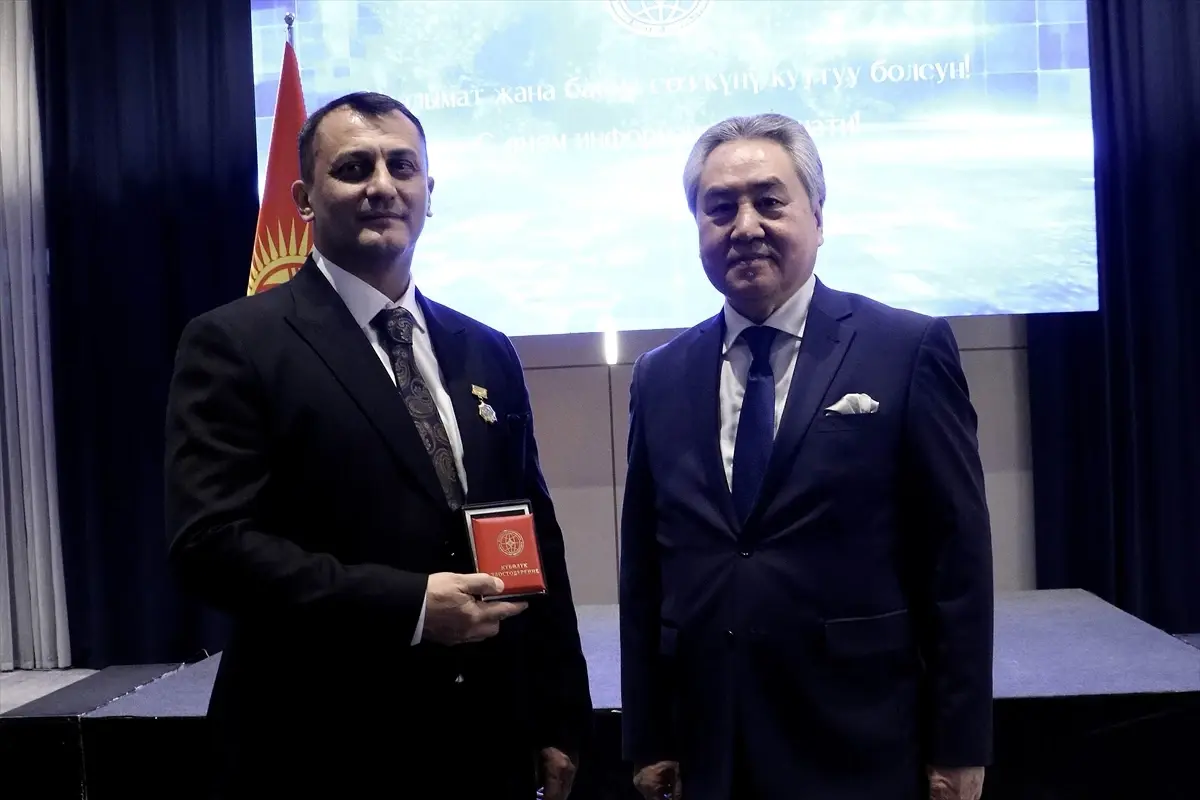 Kırgızistan\'da Basın Gününde Ödül Töreni