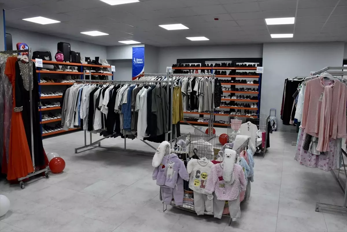 Altınordu\'da Geçici Giyim Mağazası Açıldı