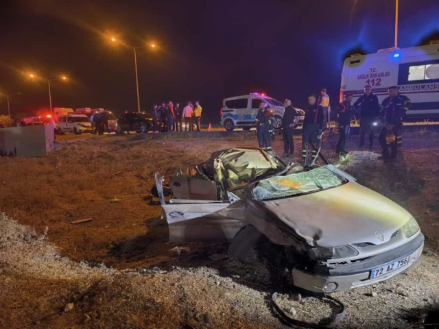 Otomobil tıra çarpıp şarampole yuvarlandı! 6 ve 8 yaşındaki iki kardeş hayatını kaybetti