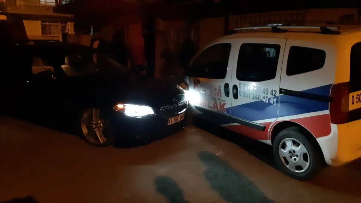 Körfez\'de Bıçaklı Saldırı: 2 Yaralı, 11 Gözaltı