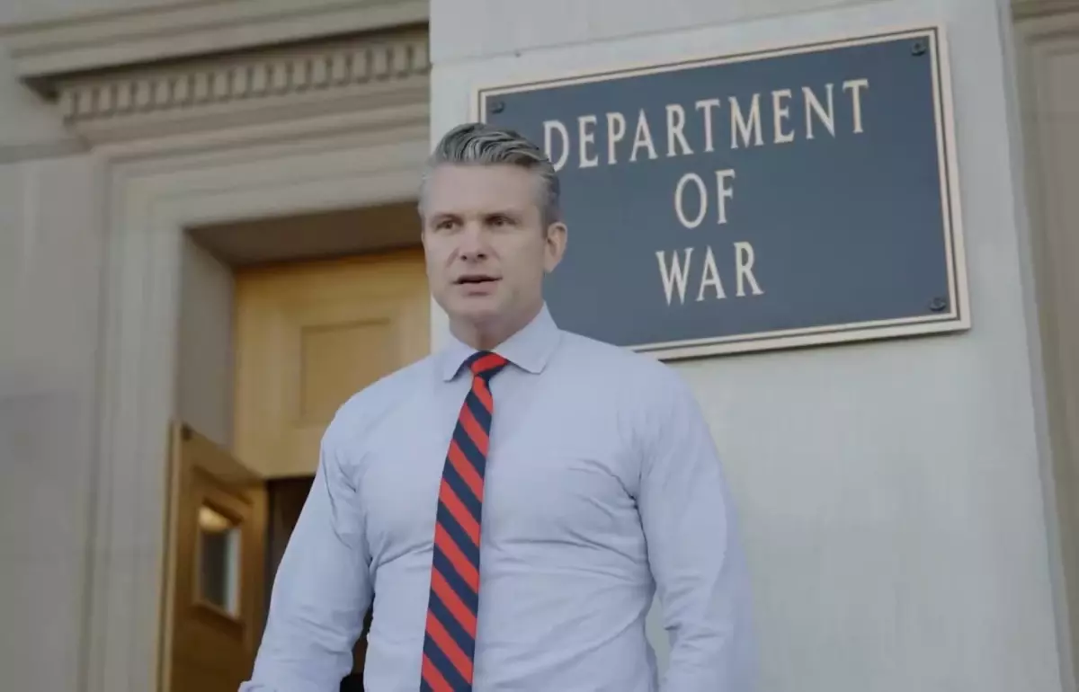 Pentagon\'da \'Savaş Bakanlığı\' Tabelası