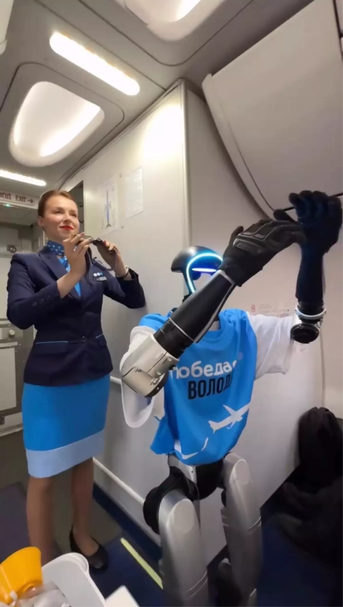 Robot Kabin Memuru Uçuşta