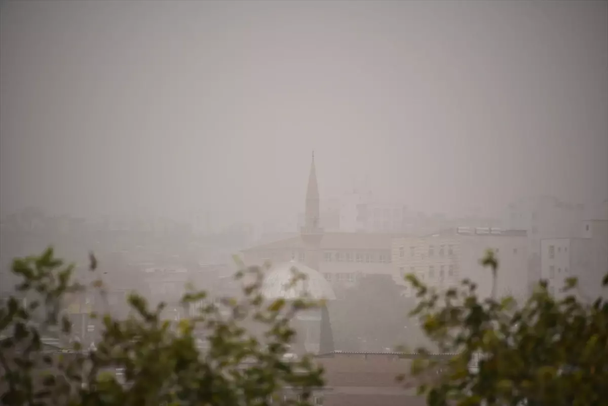 Şanlıurfa\'da Toz Taşınımı Hayatı Olumsuz Etkiliyor