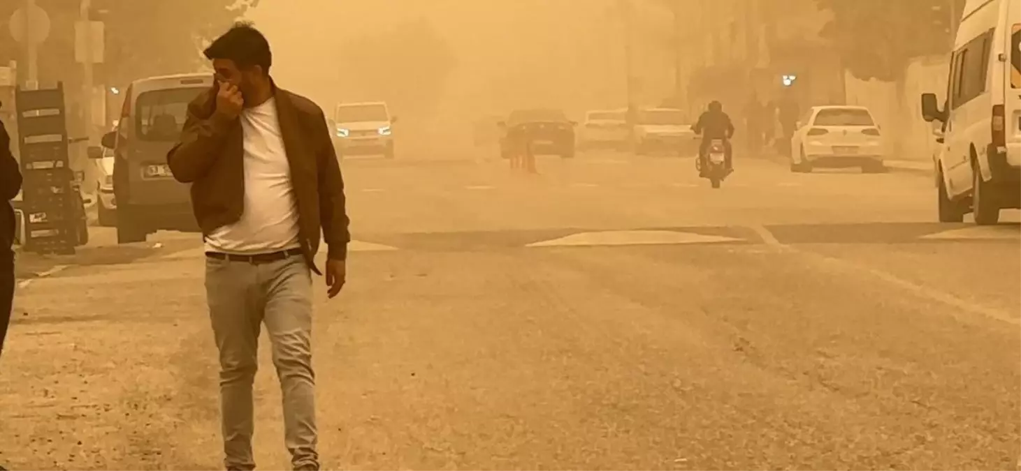 Şanlıurfa\'da toz taşınımı! Şehir resmen kızıla boyandı