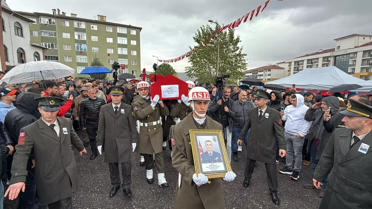 Şehit Hava Uçak Bakım Astsubay Nuri Özcan Toprağa Verildi