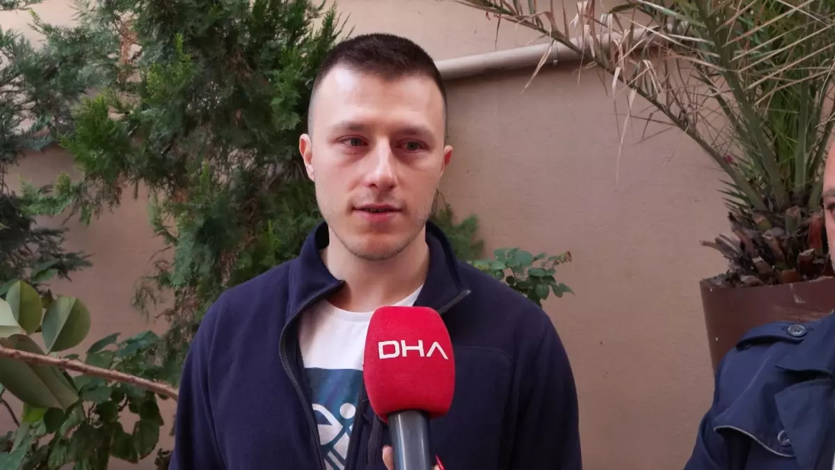 Hırvatistan\'da düşen uçakta şehit olan Pilot Hasan Bahar\'ın Avcılar\'daki evine bayrak asıldı