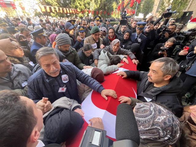 Türkiye şehitlerini uğurladı
