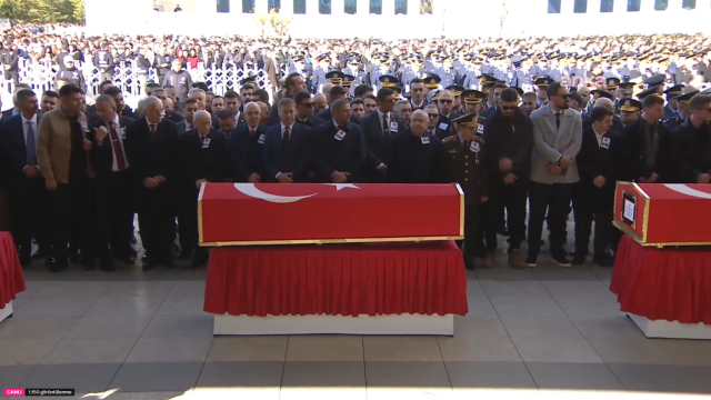 Türkiye şehitlerini uğurluyor! Devlet erkanı Ankara'daki törende