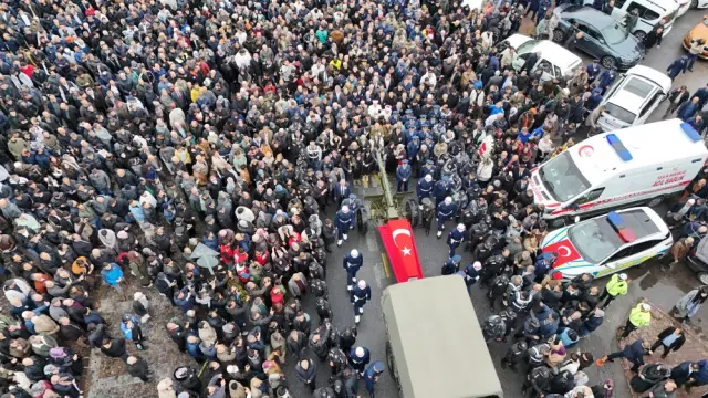 Türkiye şehitlerini uğurluyor! Devlet erkanı Ankara'daki törende