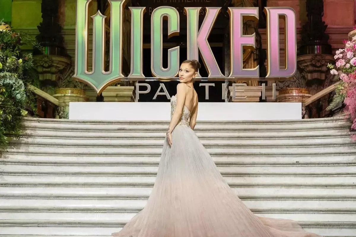 Ünlü yıldıza Singapur\'da hayran saldırısı, \'En nefret edilen trol\' başrolde