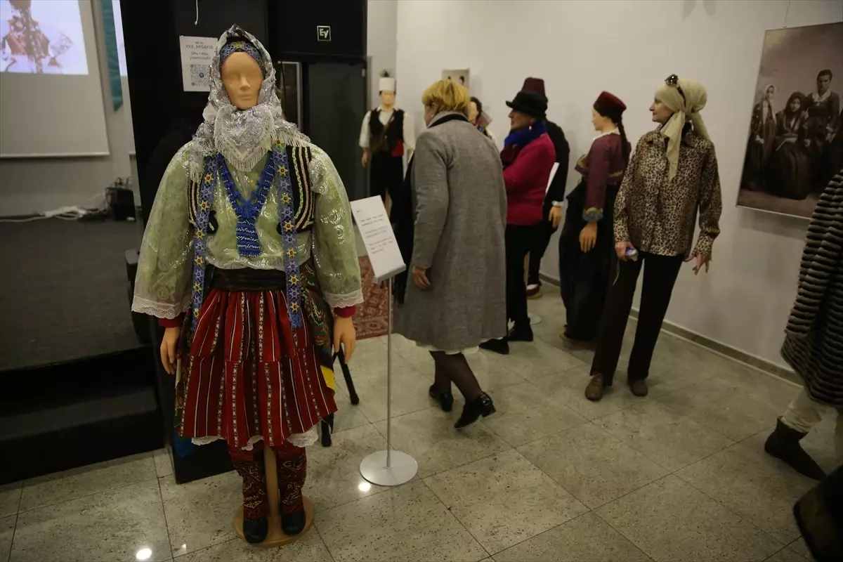 Saraybosna\'da Geleneksel Kıyafetler Sergisi