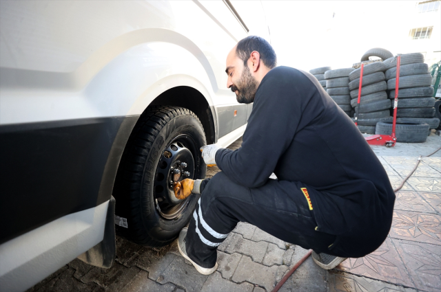 Bugünden itibaren 5 ay zorunlu! Kurala uymayan sürücülere 6 bin TL ceza var Bugünden itibaren 5 ay zorunlu! Kurala uymayan sürücülere 6 bin TL ceza var