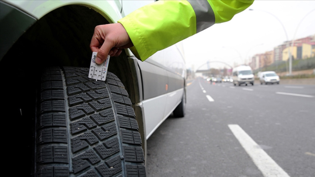 Bugünden itibaren 5 ay zorunlu! Kurala uymayan sürücülere 6 bin TL ceza var Bugünden itibaren 5 ay zorunlu! Kurala uymayan sürücülere 6 bin TL ceza var