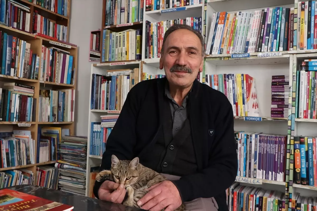 Kitap Aşkıyla Mesleğini Değiştiren Sahaf