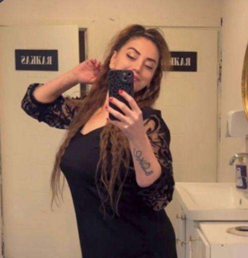 Eski sevgilisi Yasemin'i börekçide katlettikten sonra kafasına sıktı Eski sevgilisi Yasemin'i börekçide katlettikten sonra kafasına sıktı