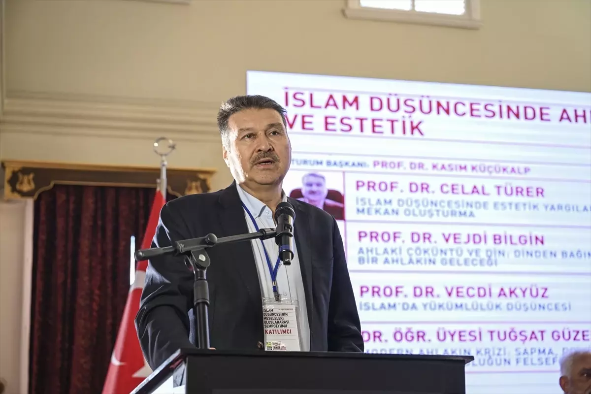İslam Düşüncesi Sempozyumu İstanbul\'da Devam Ediyor