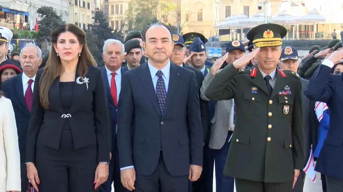 KKTC\'nin kuruluşunun 42\'nci yılında Taksim\'de tören düzenlendi