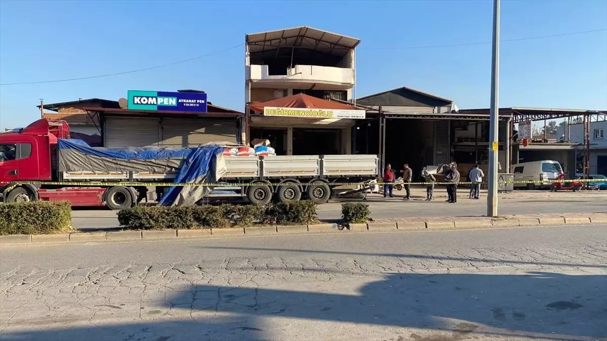 Manisa\'da kazada şehit olan polis son yolculuğuna uğurlandı