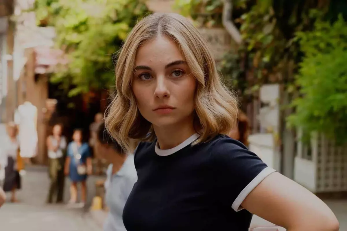 Oyuncu Mina Derman\'dan \'çocuğa çarptı\' iddiasına yanıt