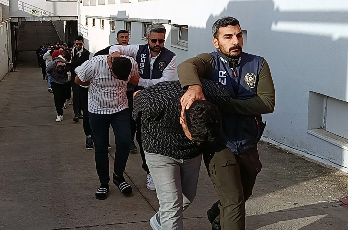 Adana\'da Dolandırıcılık Çetesi Çökertildi