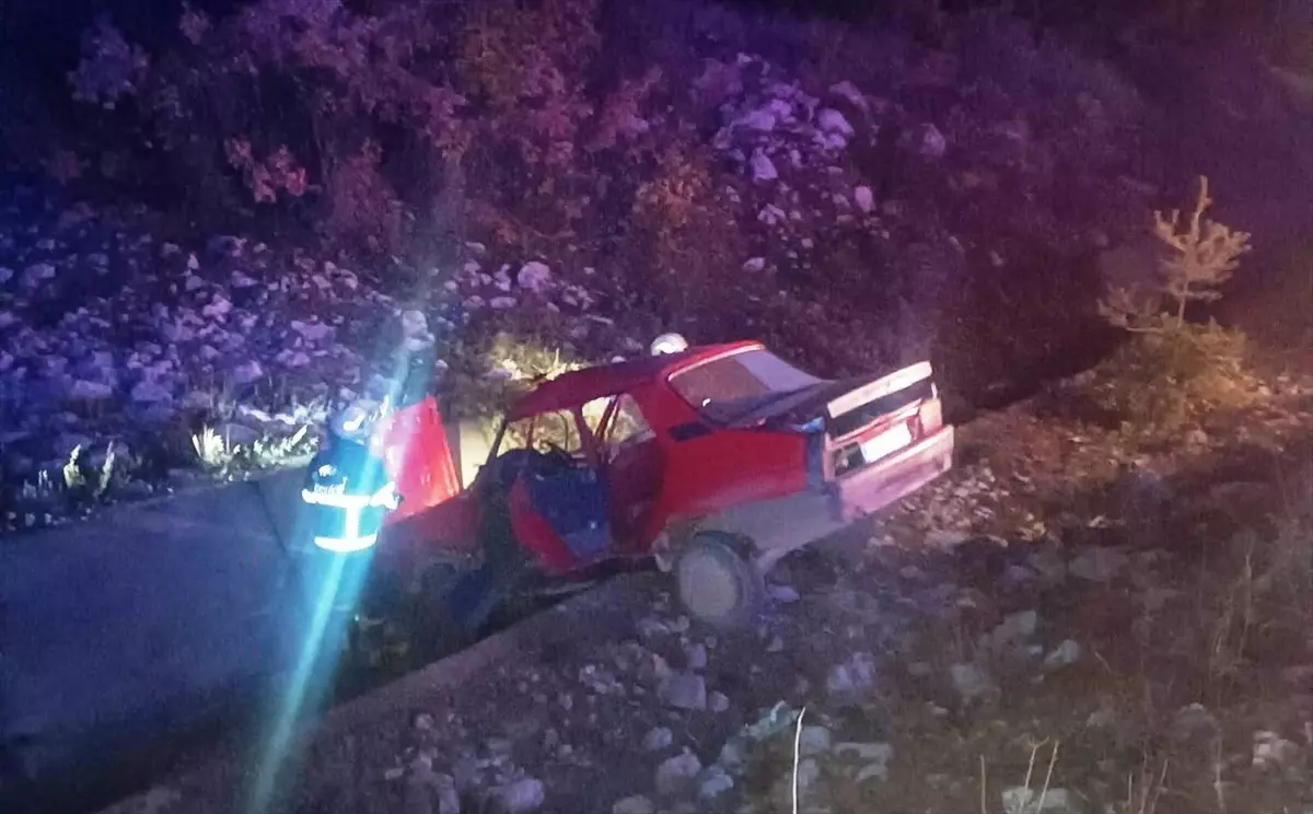 Boyabat\'ta Trafik Kazası: 3 Yaralı