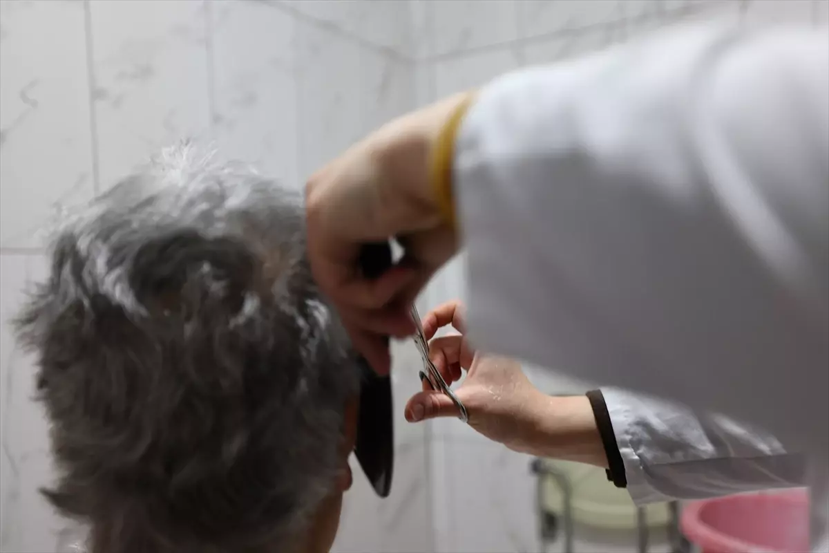 Tokat Belediyesi\'nden Huzurevi Sakinlerine Bakım