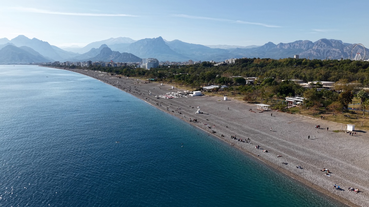 Antalya\'da Yazdan Kalma Gün