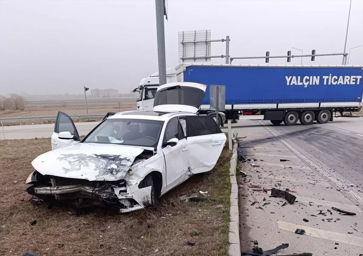 Çorum\'da Trafik Kazası: 5 Yaralı