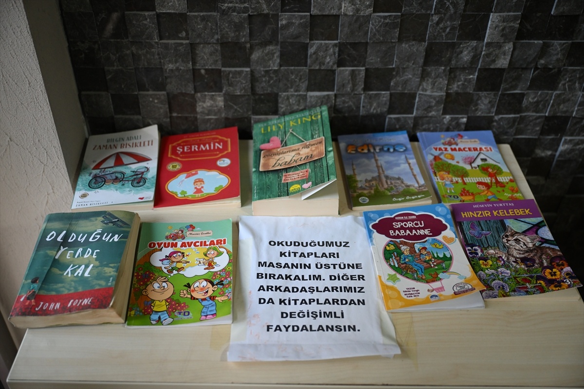 Edirne\'de Çocuklardan Geri Dönüşümle Kitaplık