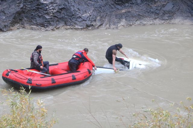 Hakkari'de Uçurumdan Düşen Pikapta 2 Kişi Hayatını Kaybetti