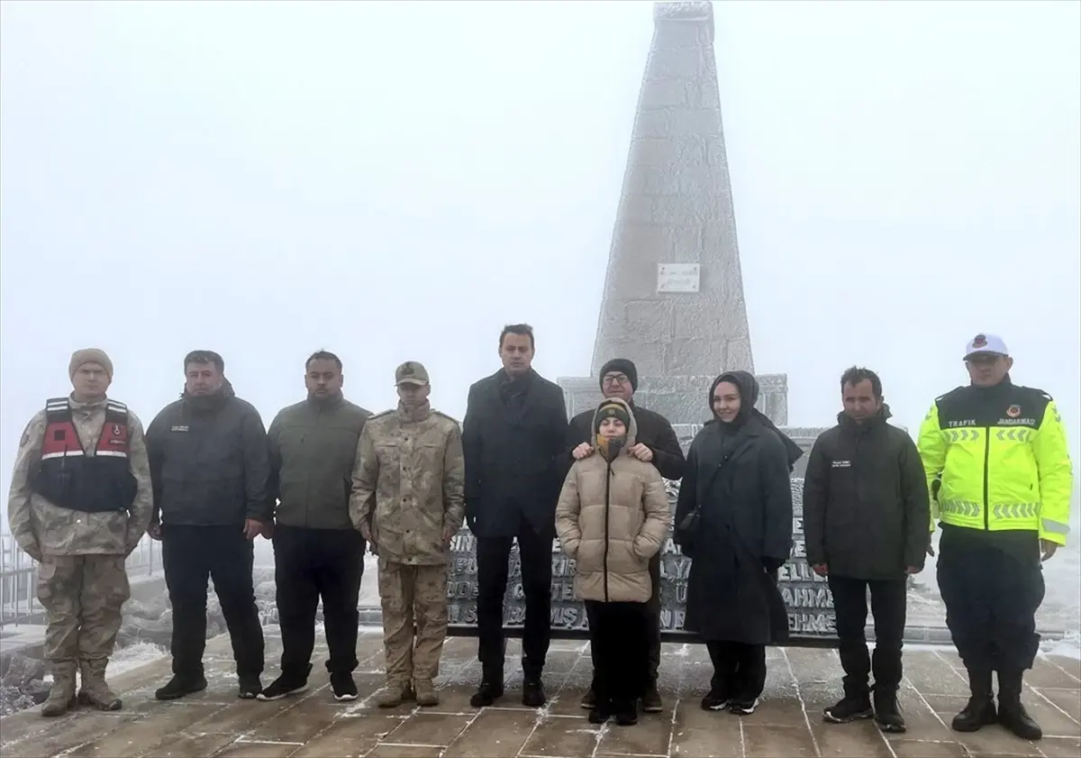 Kars Valisi Polat, 3 bin rakımdaki Allahuekber Şehitliğini ziyaret etti