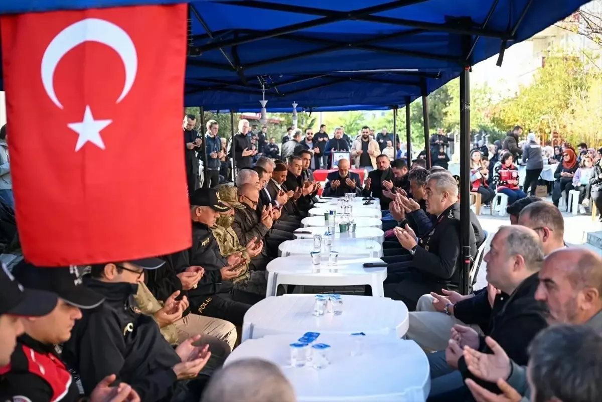 Azerbaycan-Gürcistan Sınırında Düşen Uçakta Şehit Olan Asker için Mevlit