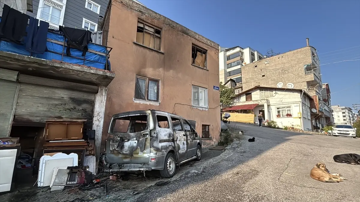 Samsun\'da Araç Yangını: Kullanılamaz Hale Geldi
