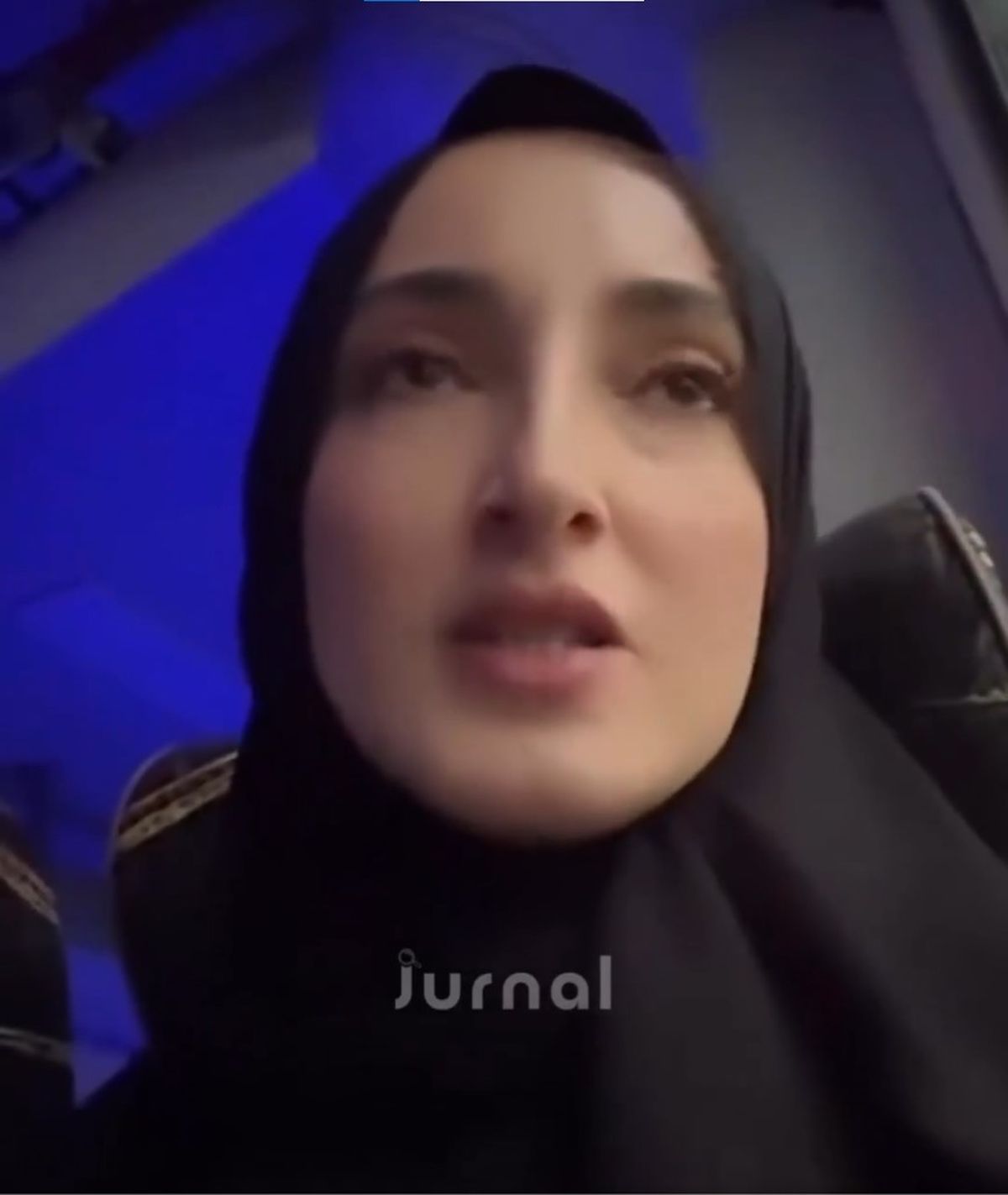 Yaşlı kadının Kabe\'deki rezilliğine ortak oldu