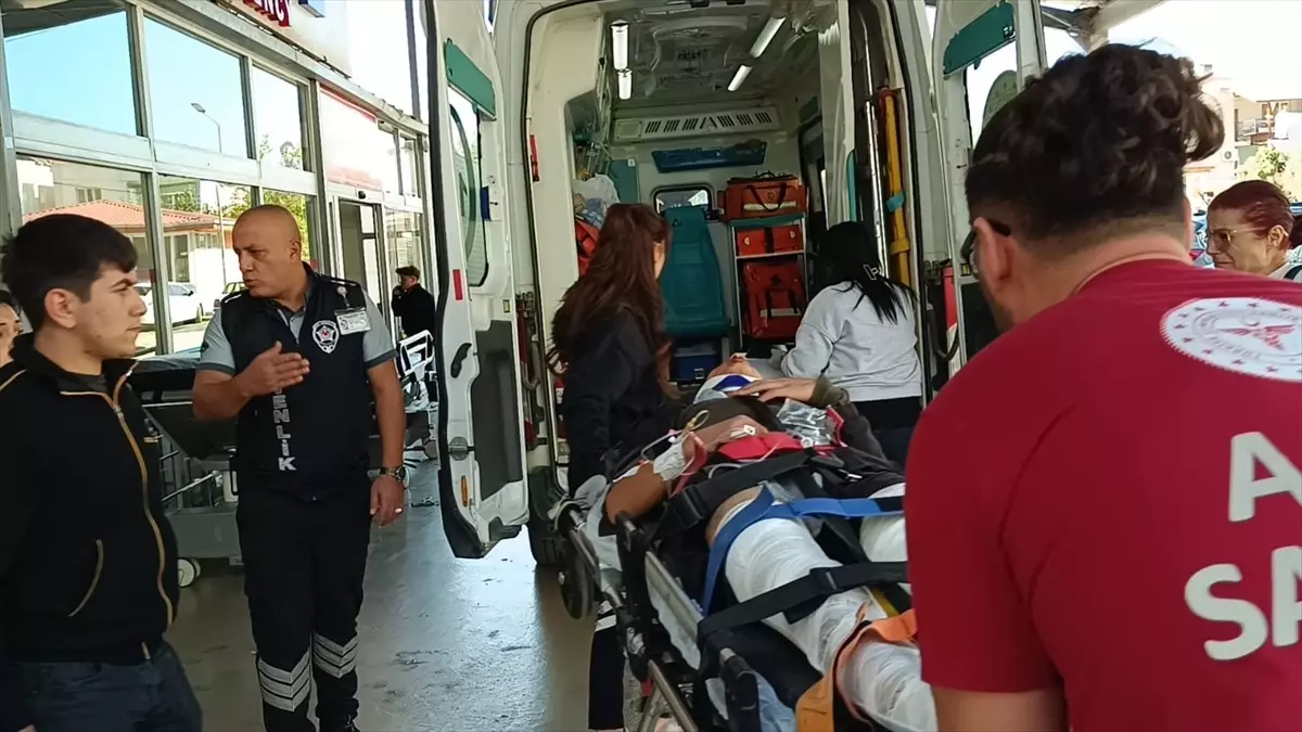 Kozan\'da Otomobil-Motosiklet Kazası: 2 Yaralı