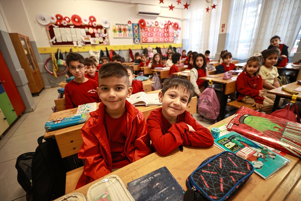 Öğrenciler Ders Başı Yaptı