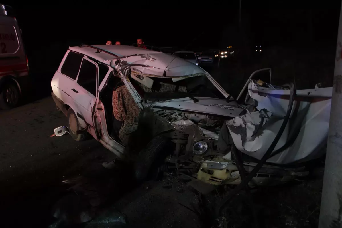 Alkollü Sürücü Elektrik Direğine Çarptı