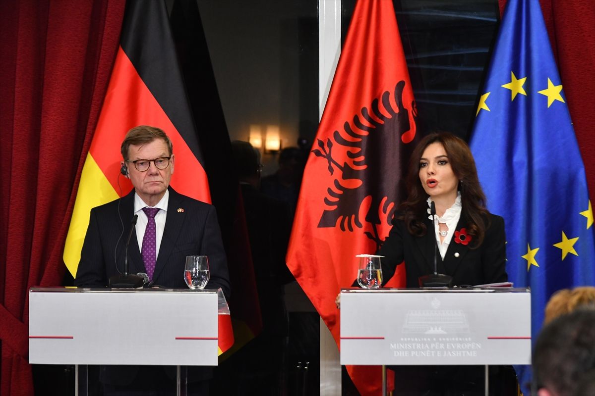 Arnavutluk\'un AB Üyeliği İçin Kararlılık Vurgusu