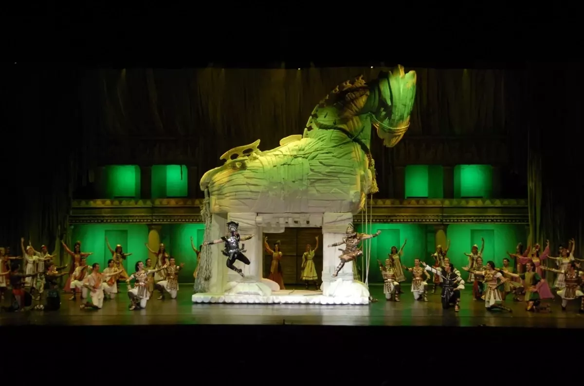 Troya Gösterisi AKM\'de Sahnelendi