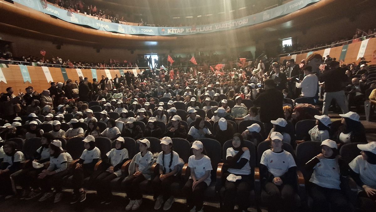 TÜGVA Ortaokul Kitap Kurdu Yarışması Bursa\'da Tanıtıldı