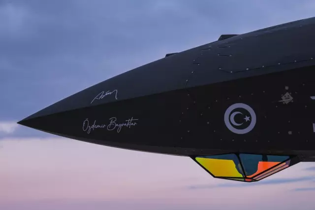 Dünyada bir ilk! KIZILELMA'ya hayalet göz entegre edildi Dünyada bir ilk! KIZILELMA'ya hayalet göz entegre edildi