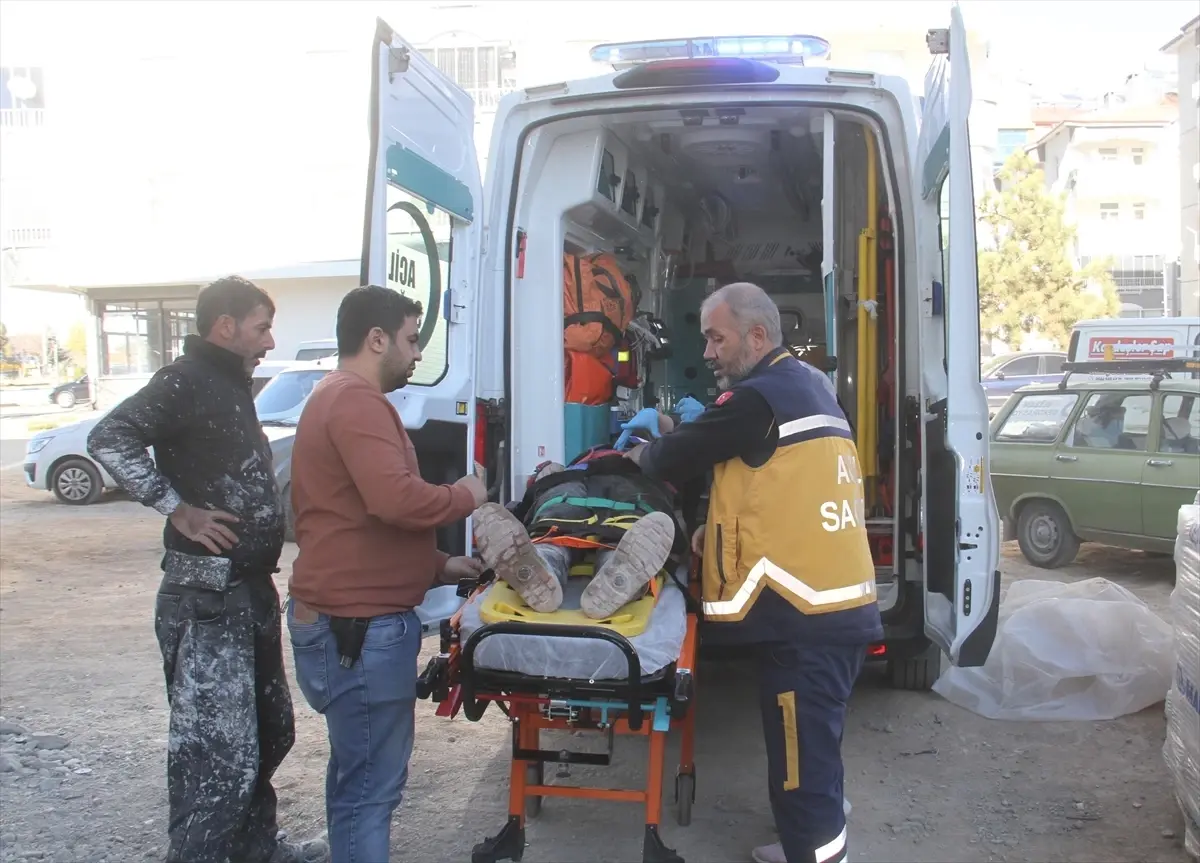 Beyşehir\'de inşaatta düşen kişi yaralandı