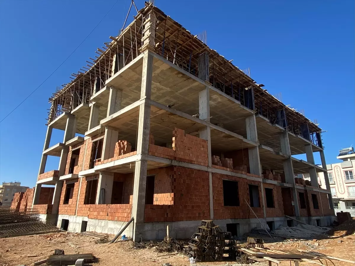 Midyat\'ta İnşaattan Düşen İşçi Hayatını Kaybetti