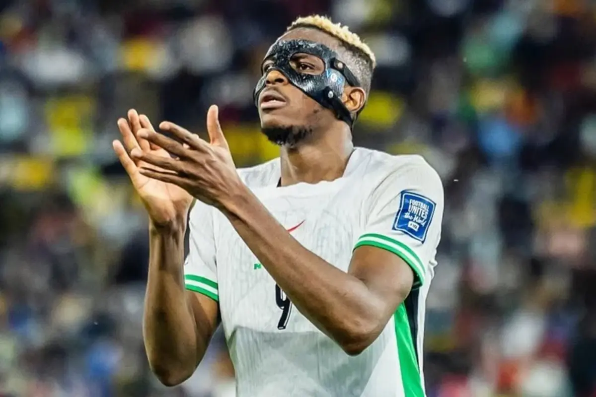 Nijerya-Demokratik Kongo maçında sakatlanan Osimhen gözyaşlarıyla saha kenarına geldi