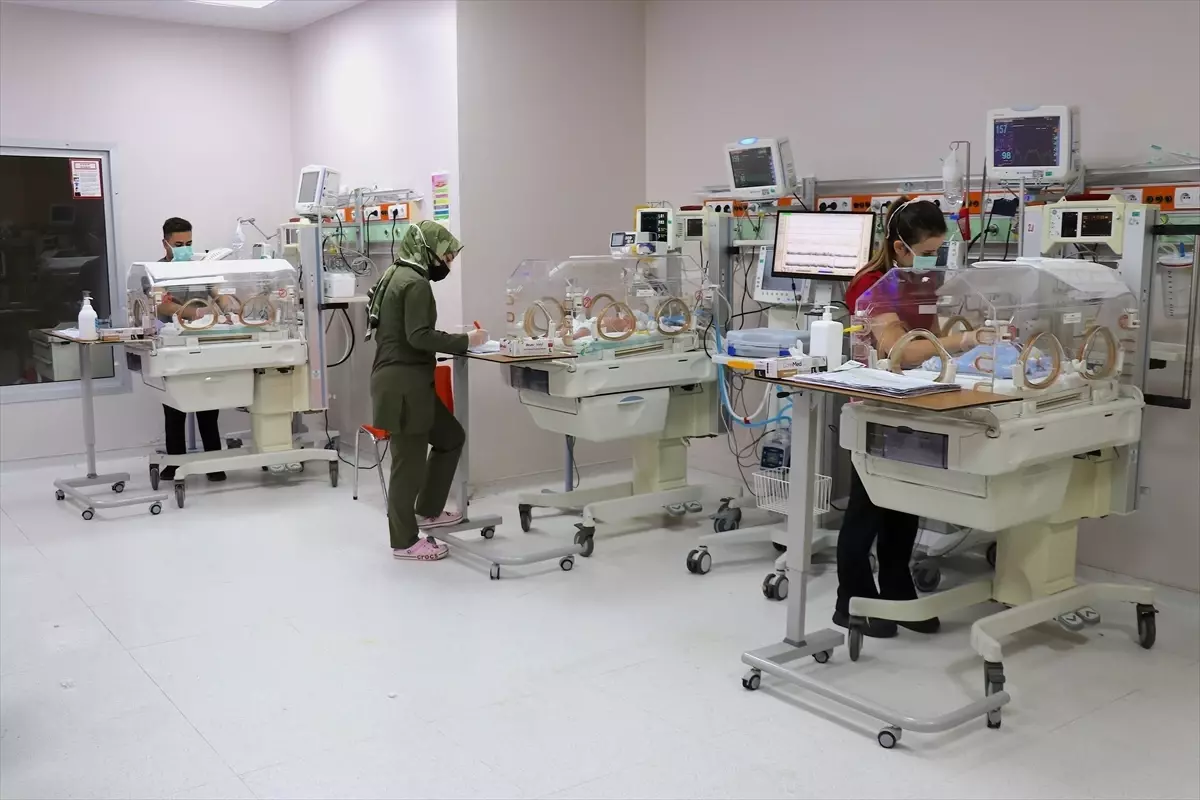 Van\'da Prematüre İkiz Bebeklerin Tedavisi Devam Ediyor