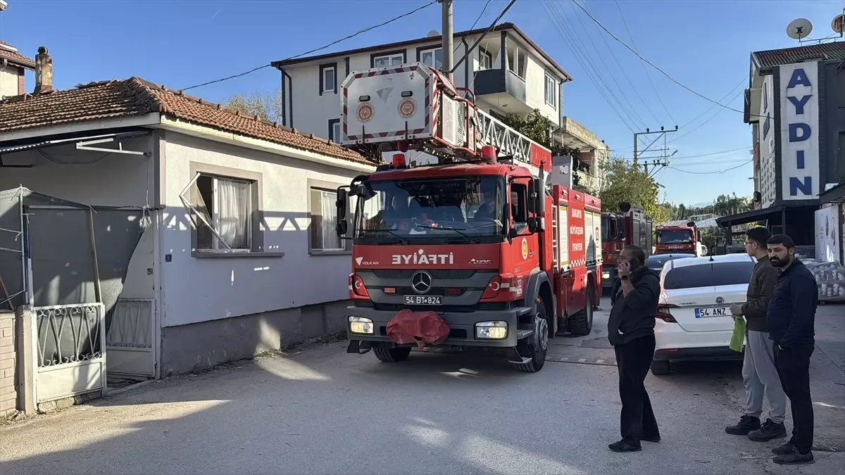 Serdivan\'da Yangın: Yaşlı Çift Dumandan Etkilendi