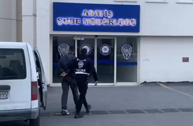 Sosyal medyada silahla meydan okudular, ekipler evlerinden aldı