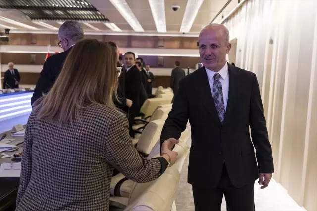 Üniversite öğrencilerine 3 yılda mezun olma imkanı! YÖK Başkanı tarih verdi Üniversite öğrencilerine 3 yılda mezun olma imkanı! YÖK Başkanı tarih verdi