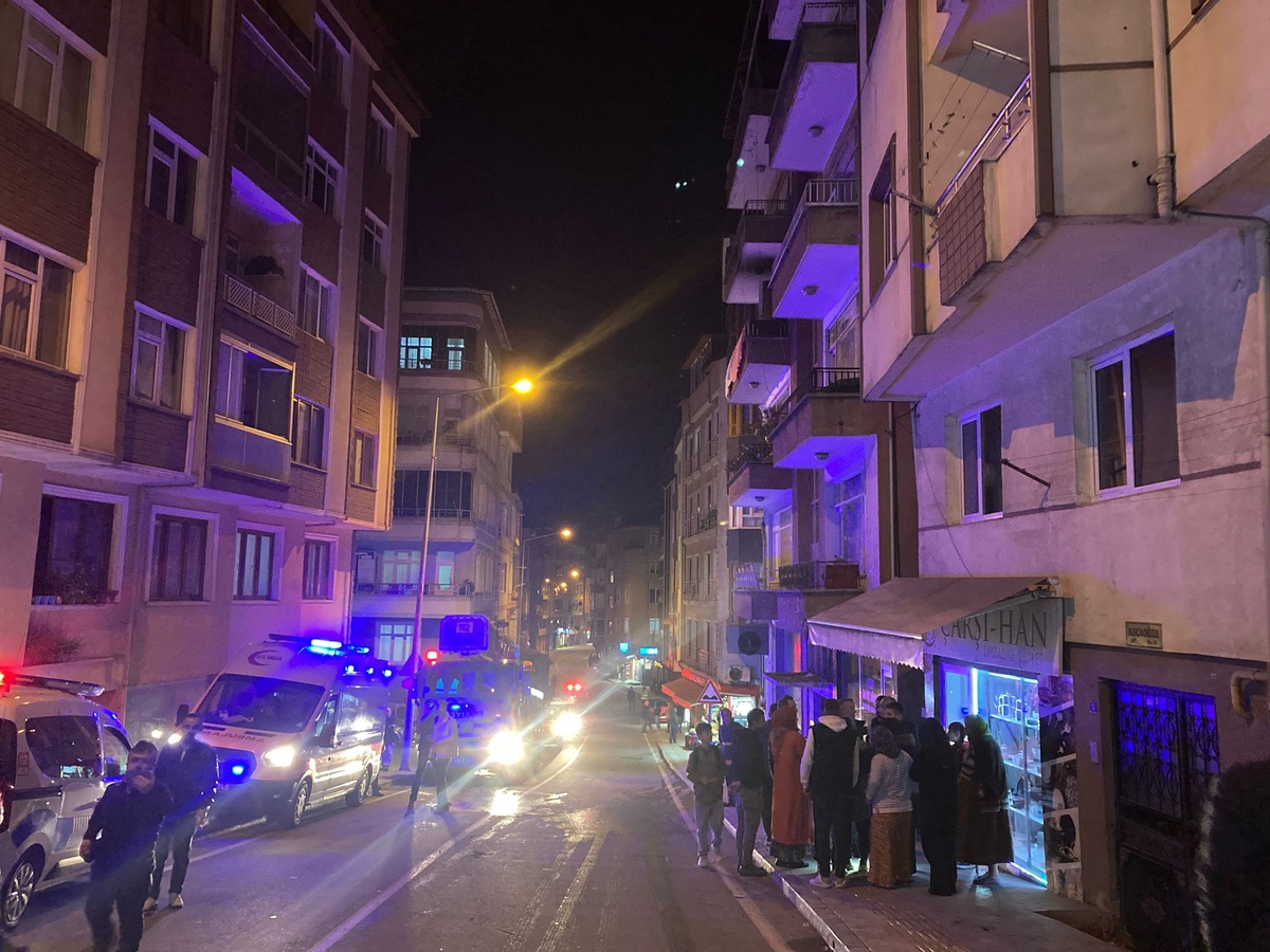 Ünye\'de Apartman Yangını: İki Yaralı